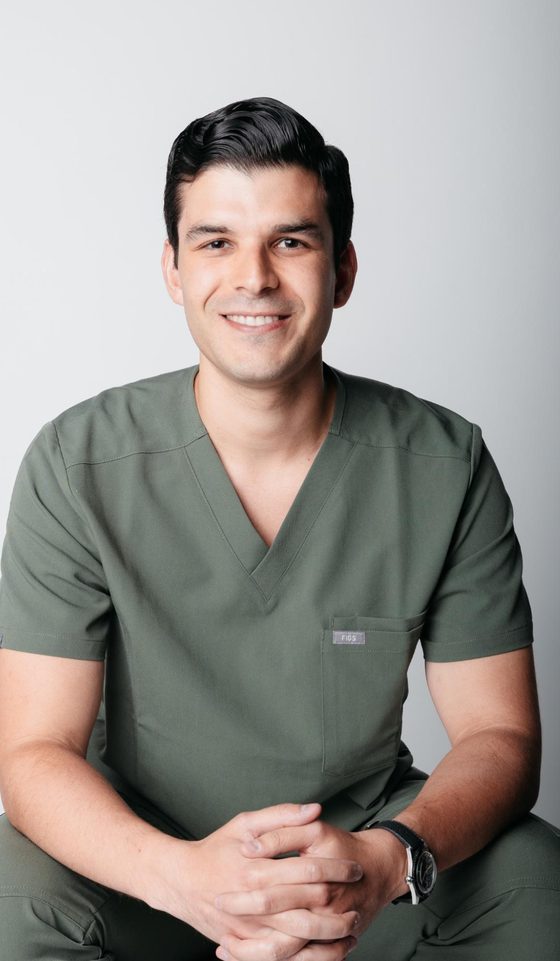 El Dr. Cesare Attili en consulta.